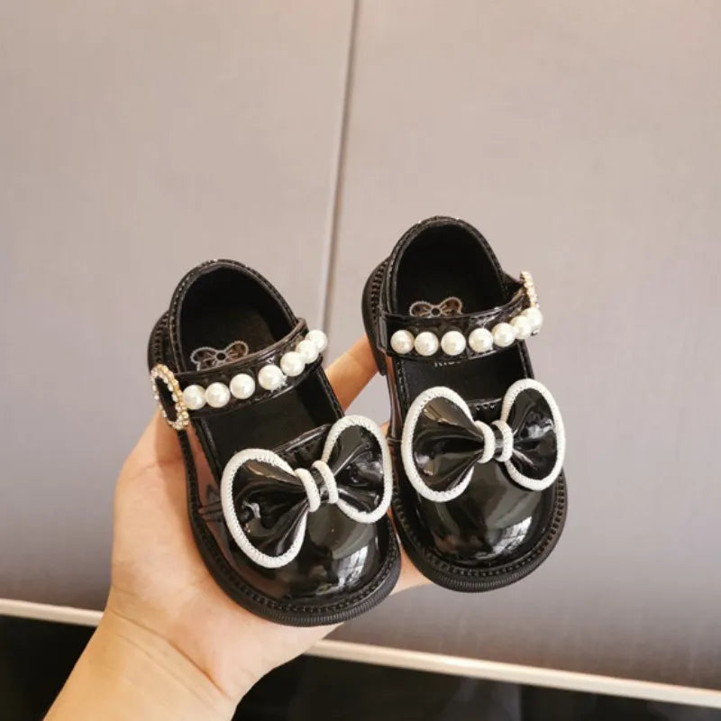 Autumn Baby Leather Shoes 0-3 Years Old Pearl Walking Shoe Soft Bottom Square Mouth Shoe Children Princess Shoes أحذية غير رسمية
